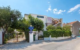Apartments Near Beach Babic
